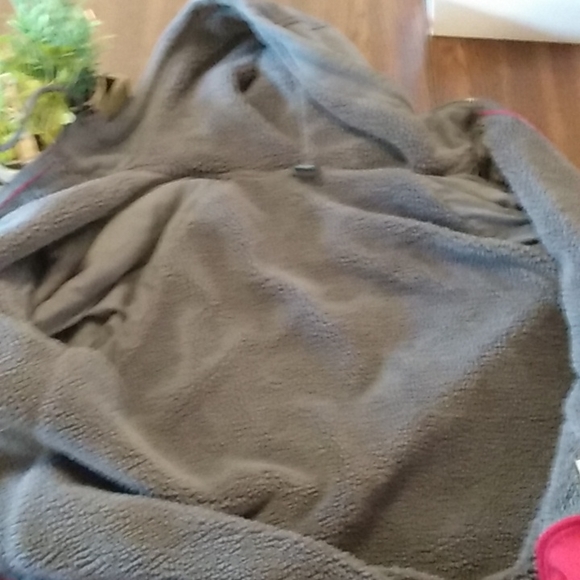 Red coat with wool inside - Picture 2 of 3